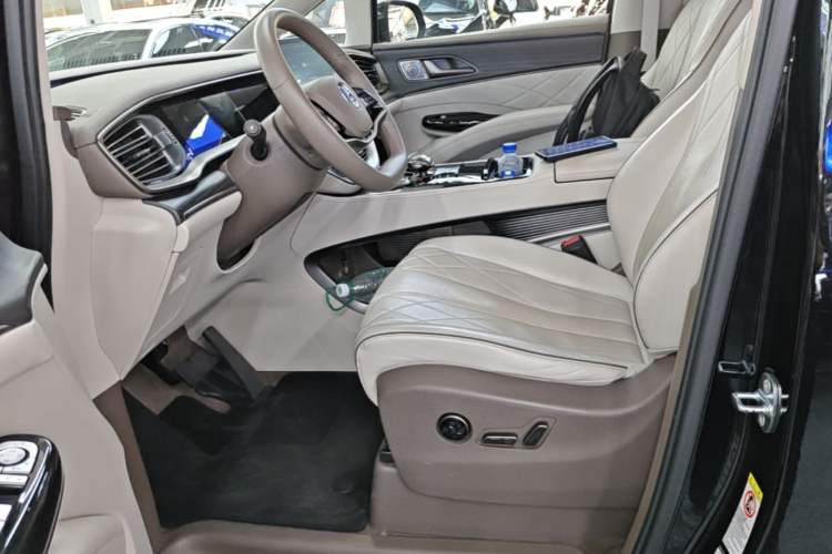 Used Denza D9 2022 DM-i 970 Four-Wheel Drive Flagship Model Left Front Seat