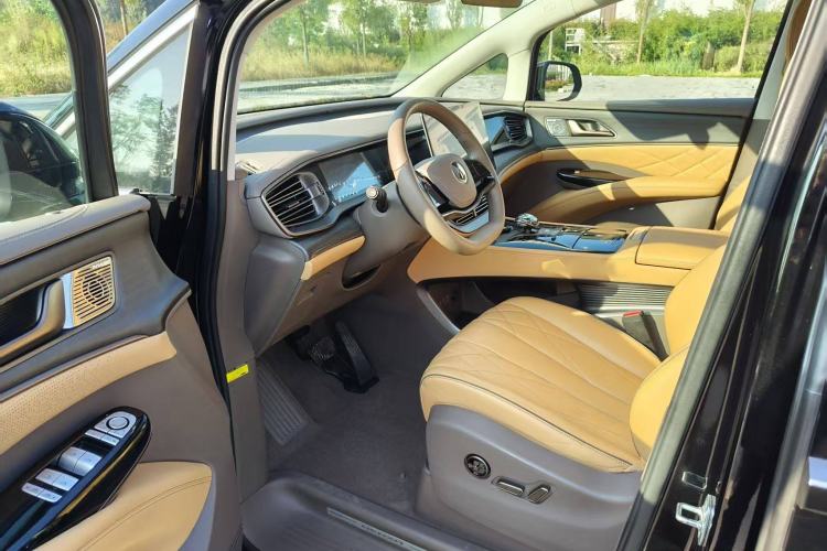 Used Denza D9 2022 EV 600 Four-Wheel Drive Prestige Model Left Front Seat