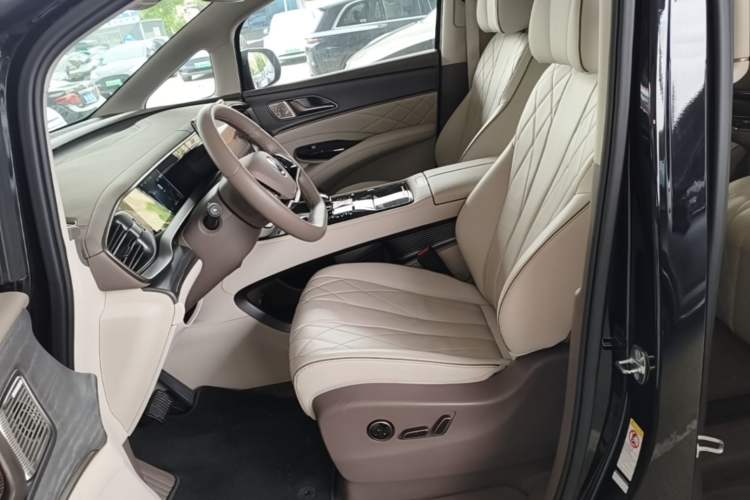 Used Denza D9 2022 DM-i 970 Four-Wheel Drive Prestige Model Left Front Seat
