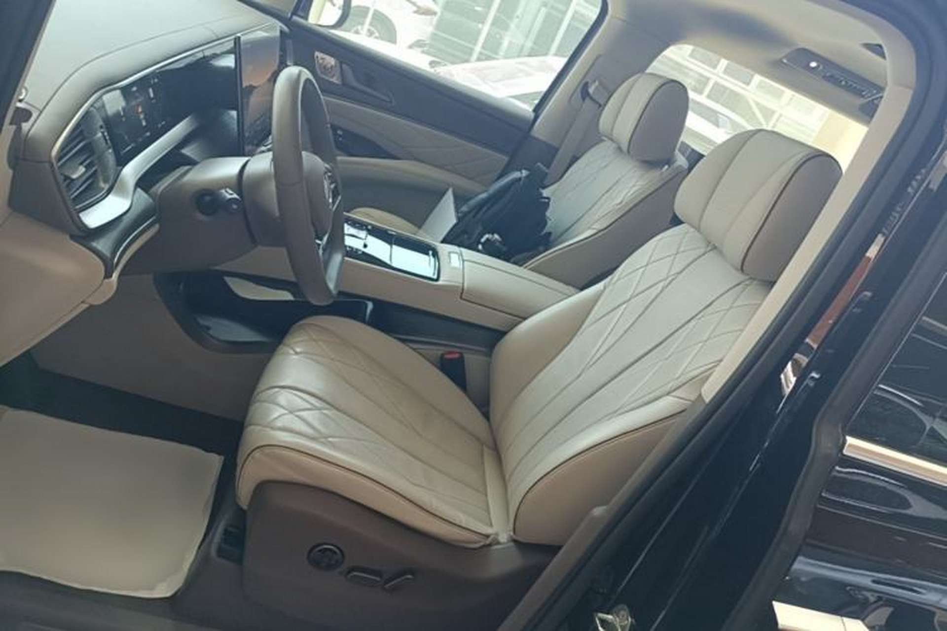 Used Denza D9 2022 DM-i 970 Four-Wheel Drive Prestige Model Left Front Seat