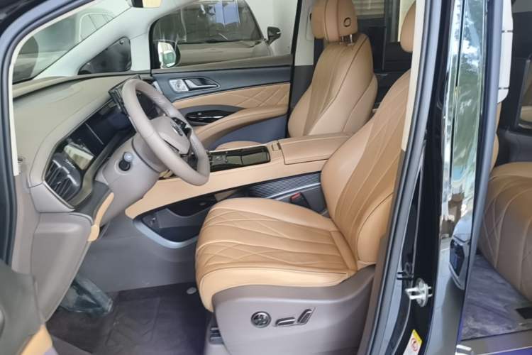 Used Denza D9 2022 DM-i 970 Four-Wheel Drive Flagship Model Left Front Seat
