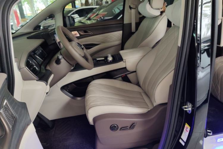 Used Denza D9 2022 DM-i 970 Four-Wheel Drive Prestige Model Left Front Seat
