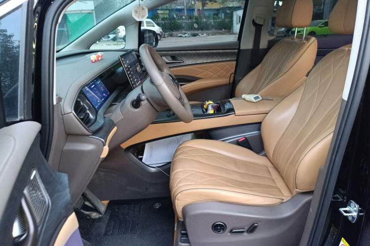 Used Denza D9 2022 DM-i 1040 Prestige Model Left Front Seat