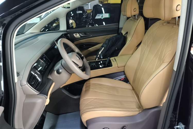 Used Denza D9 2022 DM-i 970 Four-Wheel Drive Flagship Model Left Front Seat