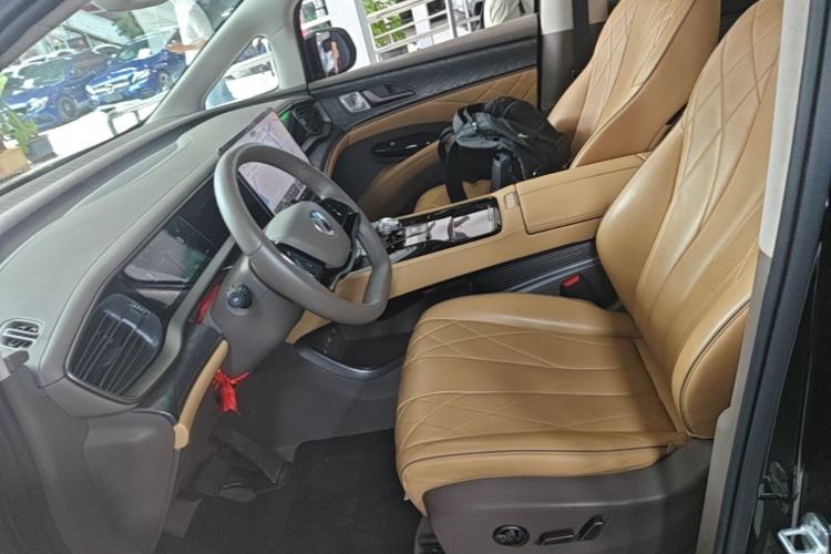 Used Denza D9 2022 EV 620 Prestige Model Left Front Seat