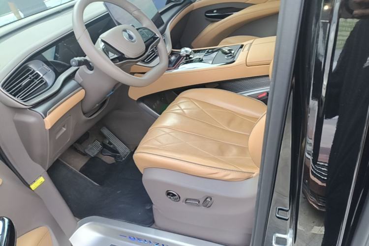 Used Denza D9 2022 DM-i 970 Four-Wheel Drive Prestige Model Left Front Seat