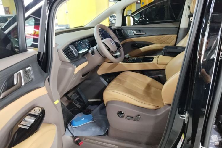 Used Denza D9 2022 DM-i 970 Four-Wheel Drive Flagship Model Left Front Seat