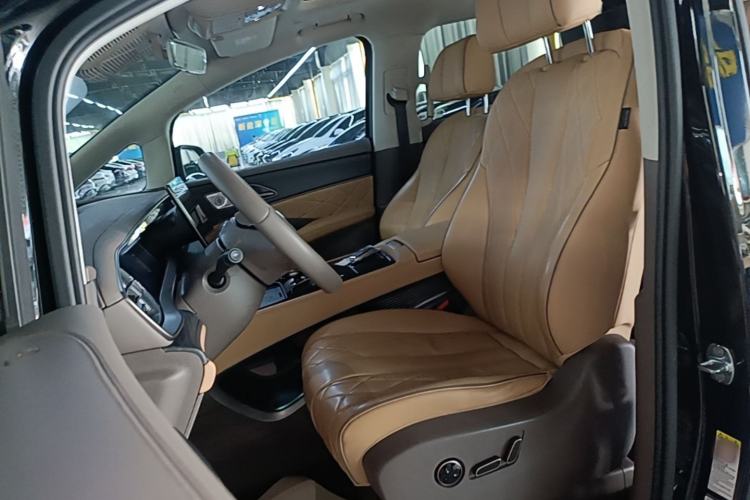 Used Denza D9 2022 DM-i 970 Four-Wheel Drive Prestige Model Left Front Seat