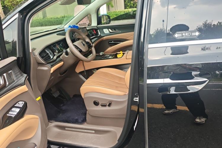 Used Denza D9 2022 DM-i 970 Four-Wheel Drive Prestige Model Left Front Seat