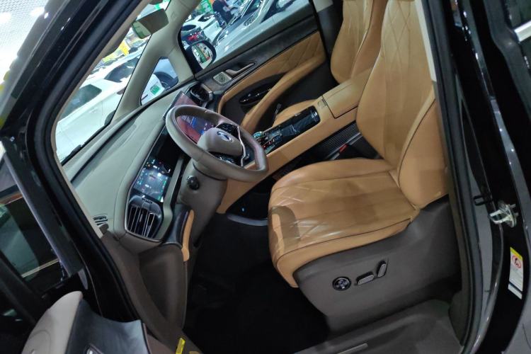 Used Denza D9 2022 EV 620 Prestige Model Left Front Seat