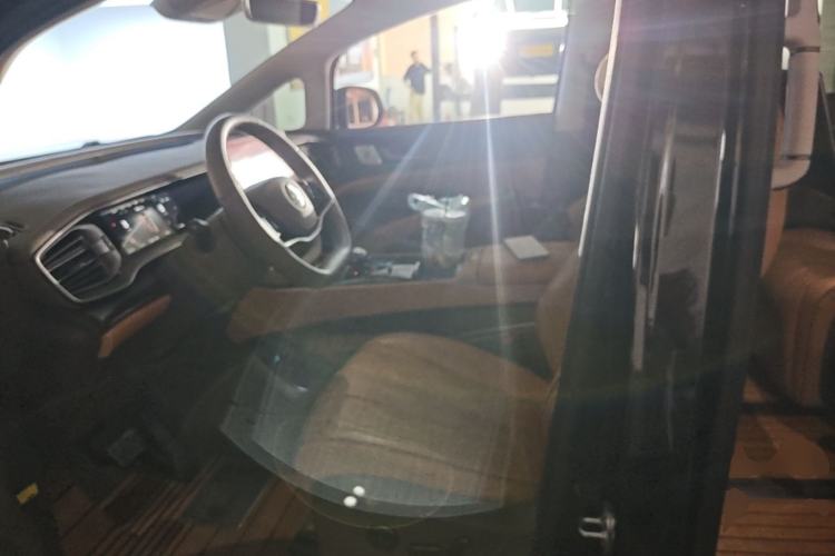 Used Denza D9 2022 EV 600 Four-Wheel Drive Flagship Model Left Front Seat