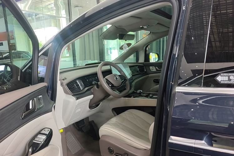Used Denza D9 2022 DM-i 970 Four-Wheel Drive Prestige Model Left Front Seat