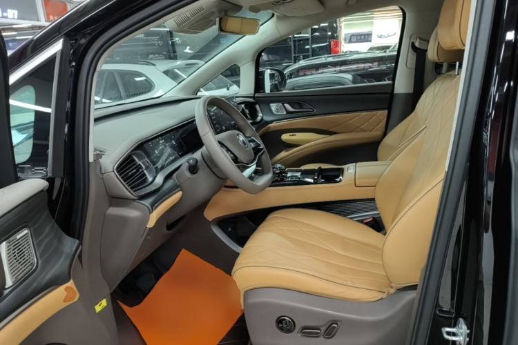 Used Denza D9 2022 DM-i 970 Four-Wheel Drive Prestige Model Left Front Seat