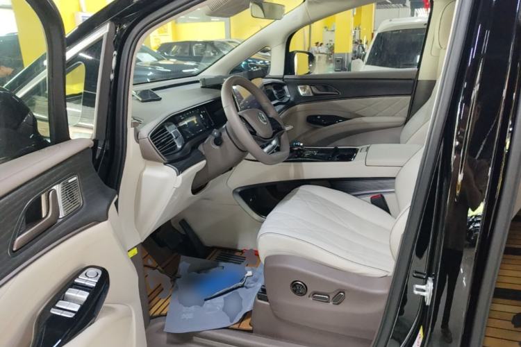 Used Denza D9 2022 DM-i 970 Four-Wheel Drive Prestige Model Left Front Seat