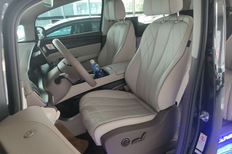 Used Denza D9 2022 DM-i 970 Four-Wheel Drive Prestige Model Left Front Seat