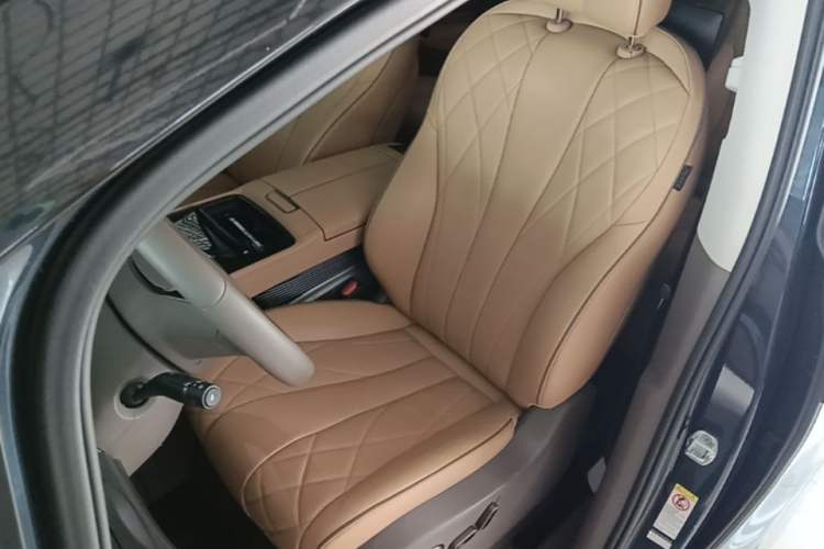 Used Denza D9 2022 DM-i 970 Four-Wheel Drive Prestige Model Left Front Seat