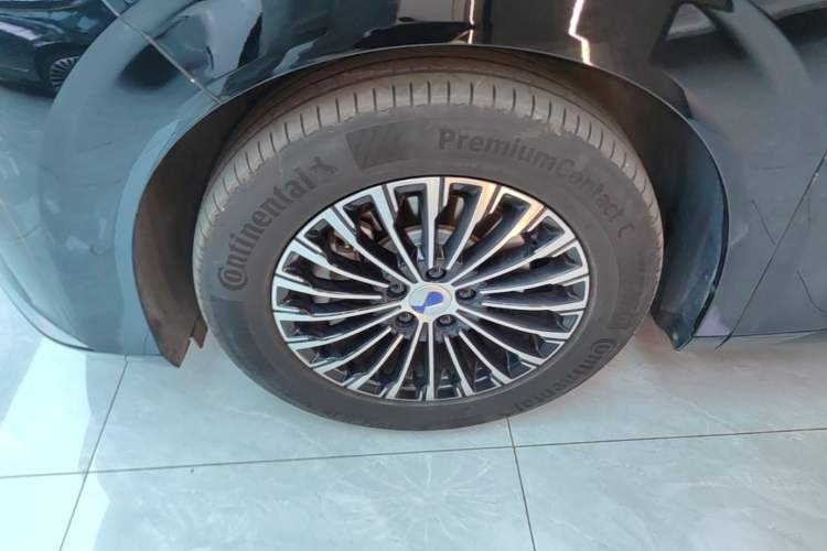Used Denza D9 2022 DM-i 970 Four-Wheel Drive Flagship Model Left Front Wheel Hub