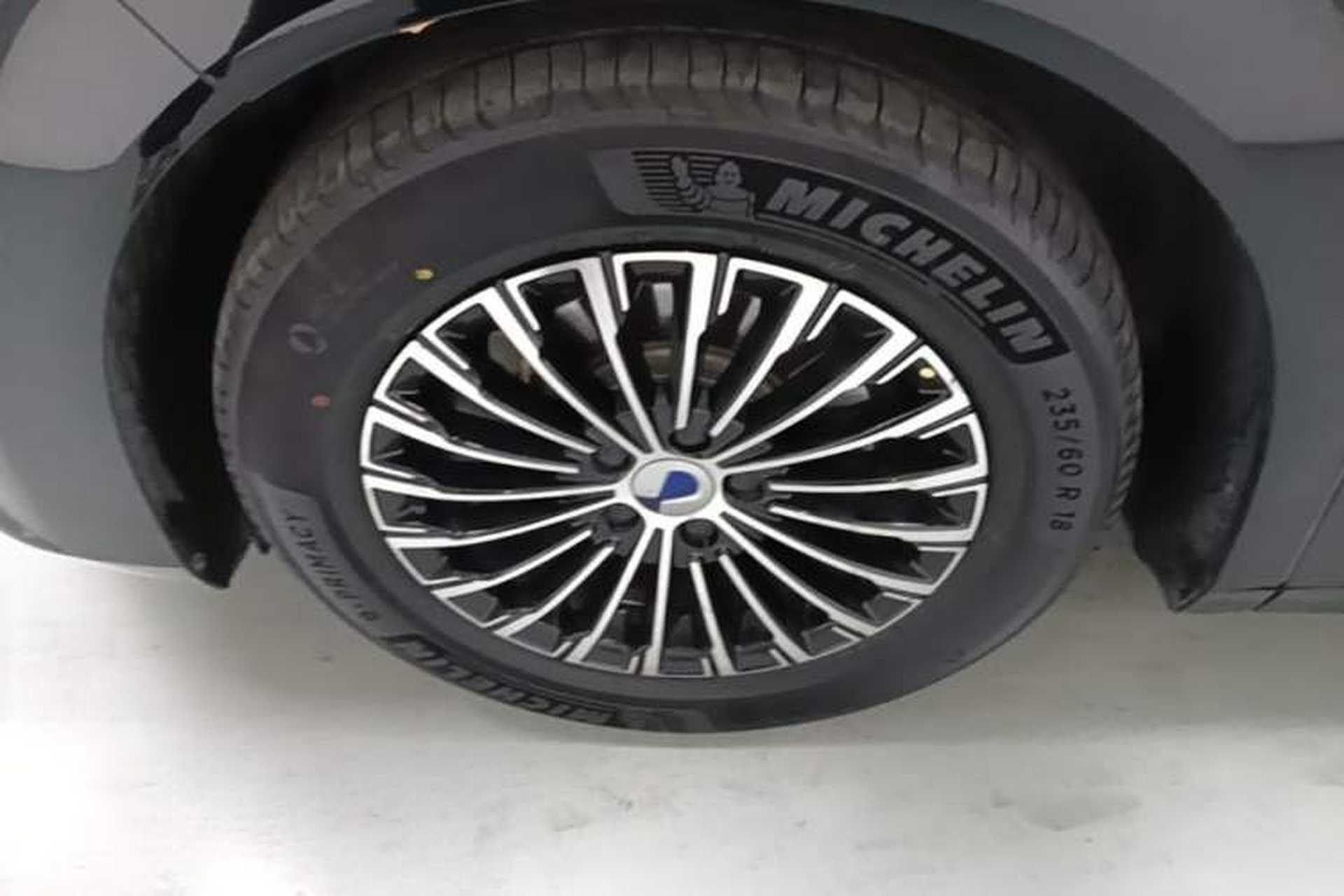 Used Denza D9 2022 EV 600 Four-Wheel Drive Prestige Model Left Front Wheel Hub