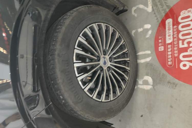 Used Denza D9 2022 DM-i 970 Four-Wheel Drive Flagship Model Left Front Wheel Hub