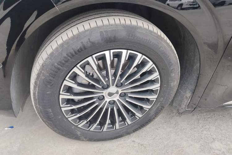 Used Denza D9 2022 DM-i 970 Four-Wheel Drive Flagship Model Left Front Wheel Hub