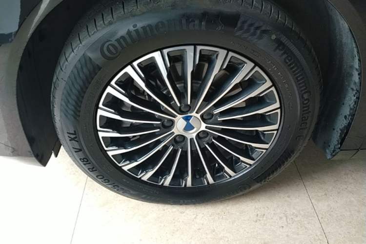 Used Denza D9 2022 DM-i 970 Four-Wheel Drive Flagship Model Left Front Wheel Hub