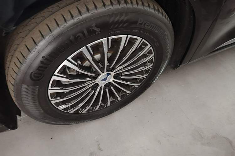 Used Denza D9 2022 DM-i 970 Four-Wheel Drive Flagship Model Left Front Wheel Hub
