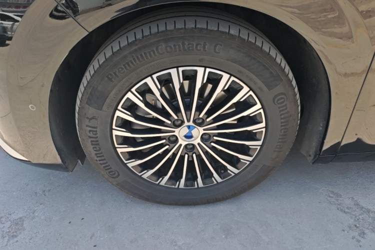 Used Denza D9 2022 DM-i 970 Four-Wheel Drive Flagship Model Left Front Wheel Hub