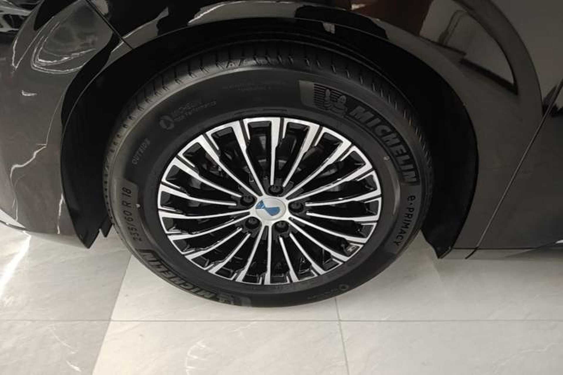 Used Denza D9 2022 DM-i 970 Four-Wheel Drive Prestige Model Left Front Wheel Hub