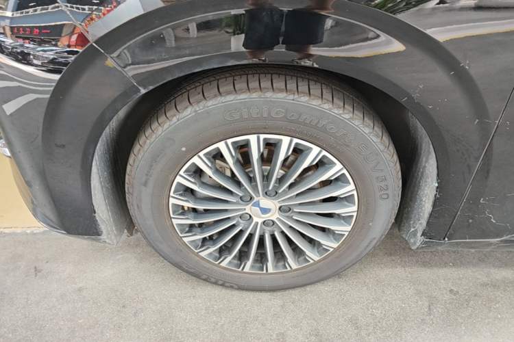 Used Denza D9 2022 DM-i 1040 Prestige Model Left Front Wheel Hub