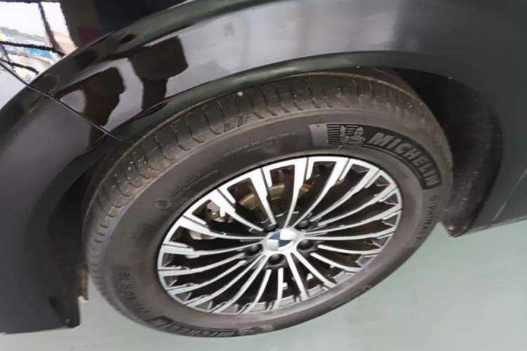 Used Denza D9 2022 DM-i 1040 Prestige Model Left Front Wheel Hub