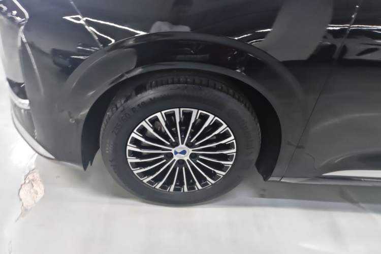 Used Denza D9 2022 EV 600 Four-Wheel Drive Flagship Model Left Front Wheel Hub