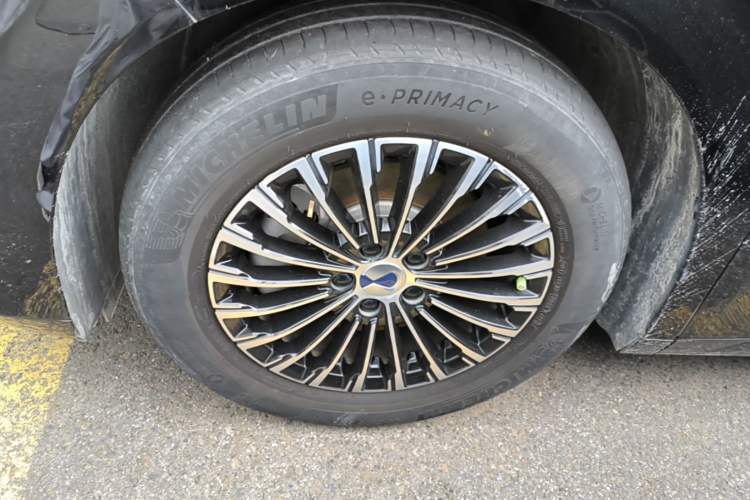 Used Denza D9 2022 DM-i 970 Four-Wheel Drive Prestige Model Left Front Wheel Hub