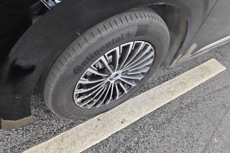 Used Denza D9 2022 DM-i 970 Four-Wheel Drive Flagship Model Left Front Wheel Hub
