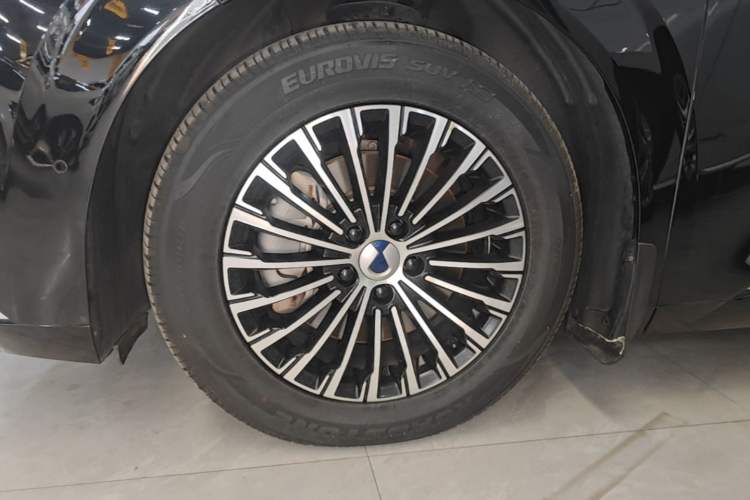 Used Denza D9 2022 DM-i 970 Four-Wheel Drive Flagship Model Left Front Wheel Hub