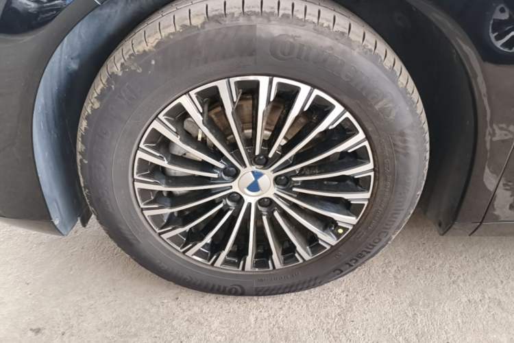 Used Denza D9 2022 DM-i 970 Four-Wheel Drive Prestige Model Left Front Wheel Hub