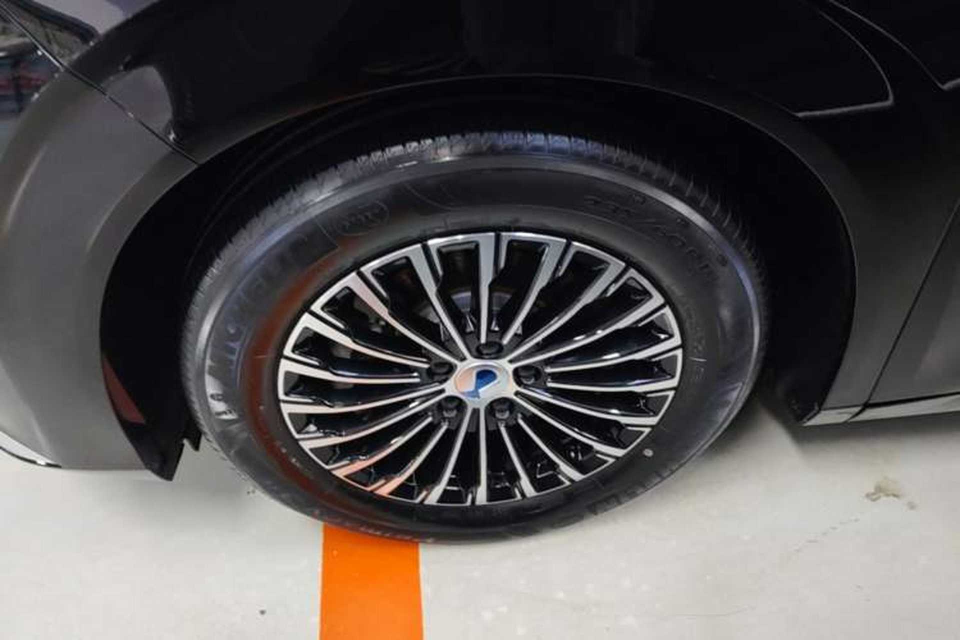 Used Denza D9 2022 DM-i 970 Four-Wheel Drive Prestige Model Left Front Wheel Hub
