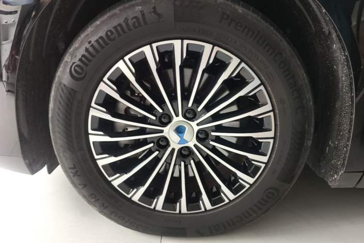 Used Denza D9 2022 DM-i 1040 Prestige Model Left Front Wheel Hub