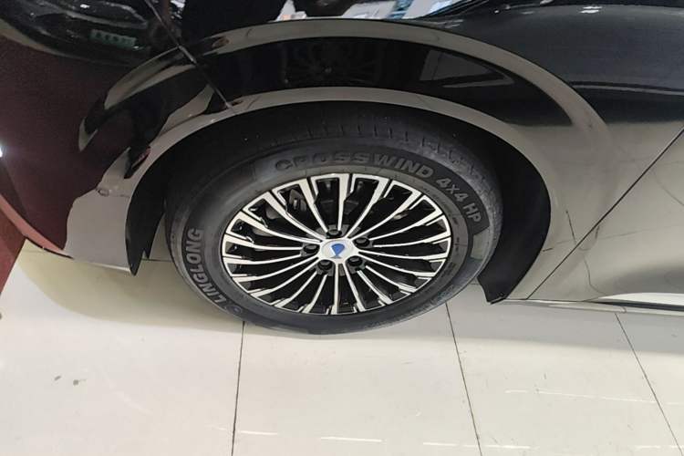 Used Denza D9 2022 EV 600 Four-Wheel Drive Flagship Model Left Front Wheel Hub