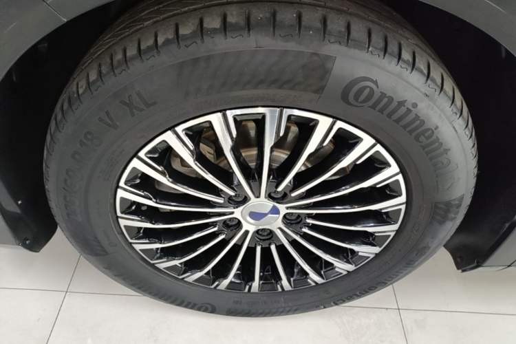 Used Denza D9 2022 DM-i 970 Four-Wheel Drive Flagship Model Left Front Wheel Hub