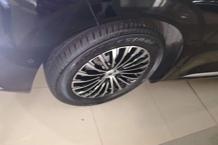 Used Denza D9 2022 DM-i 970 Four-Wheel Drive Flagship Model Left Front Wheel Hub