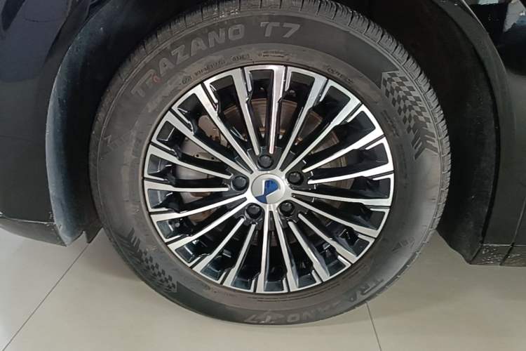 Used Denza D9 2022 DM-i 970 Four-Wheel Drive Prestige Model Left Front Wheel Hub