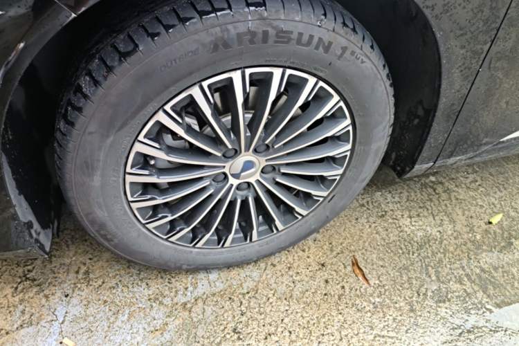 Used Denza D9 2022 DM-i 970 Four-Wheel Drive Flagship Model Left Front Wheel Hub