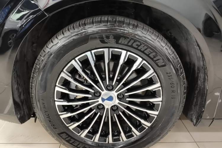 Used Denza D9 2022 DM-i 970 Four-Wheel Drive Prestige Model Left Front Wheel Hub