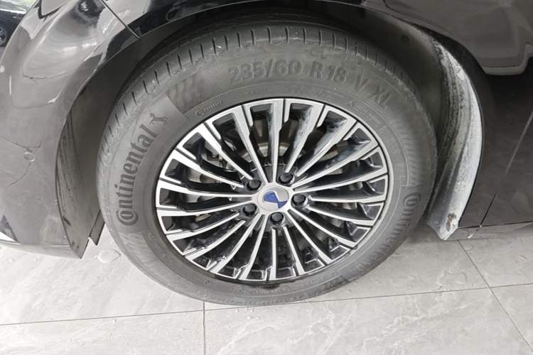 Used Denza D9 2022 DM-i 970 Four-Wheel Drive Flagship Model Left Front Wheel Hub