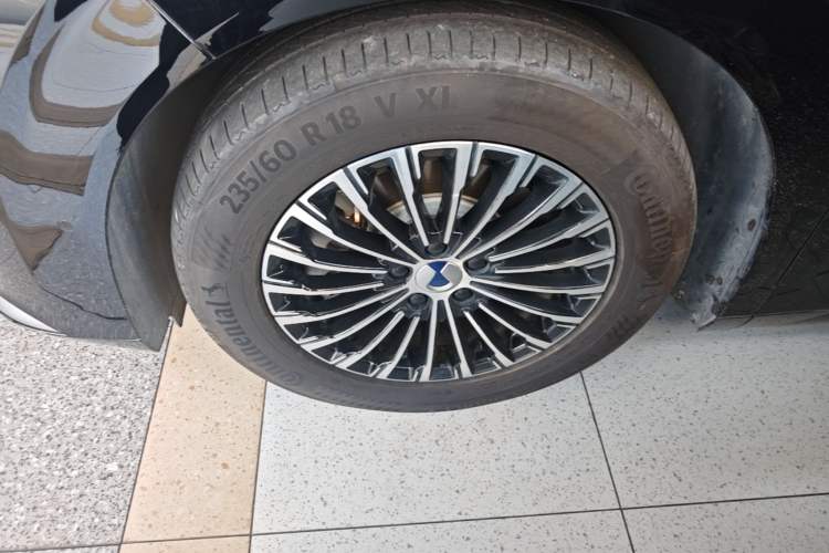 Used Denza D9 2022 DM-i 970 Four-Wheel Drive Flagship Model Left Front Wheel Hub