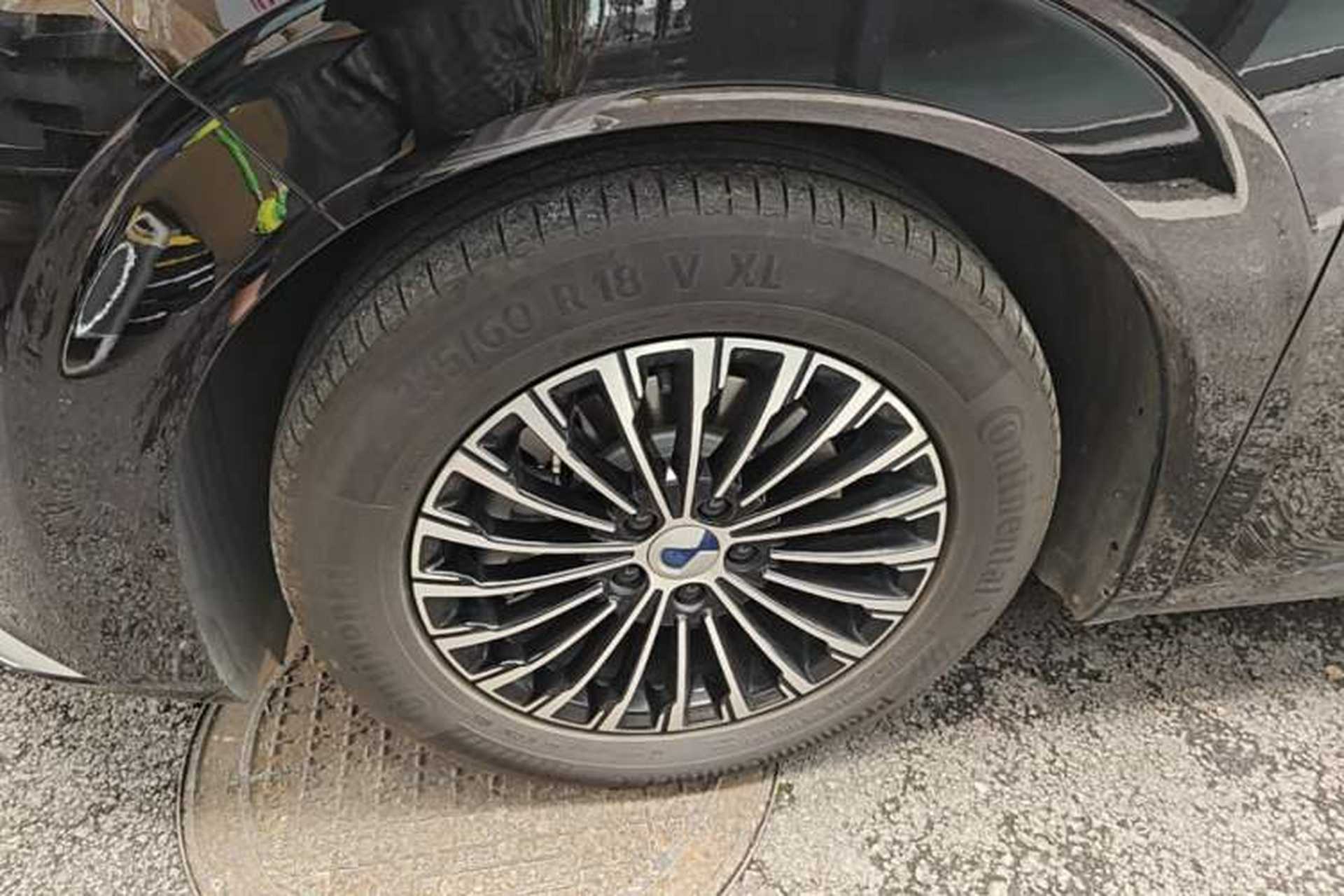 Used Denza D9 2022 DM-i 970 Four-Wheel Drive Flagship Model Left Front Wheel Hub
