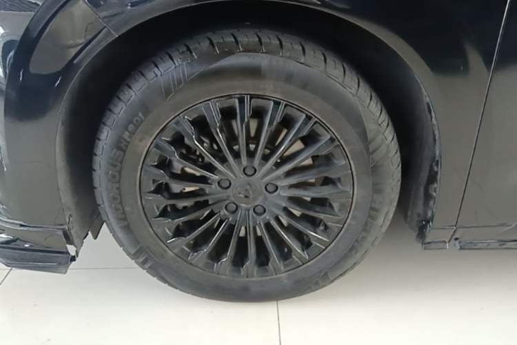 Used Denza D9 2022 DM-i 970 Four-Wheel Drive Prestige Model Left Front Wheel Hub