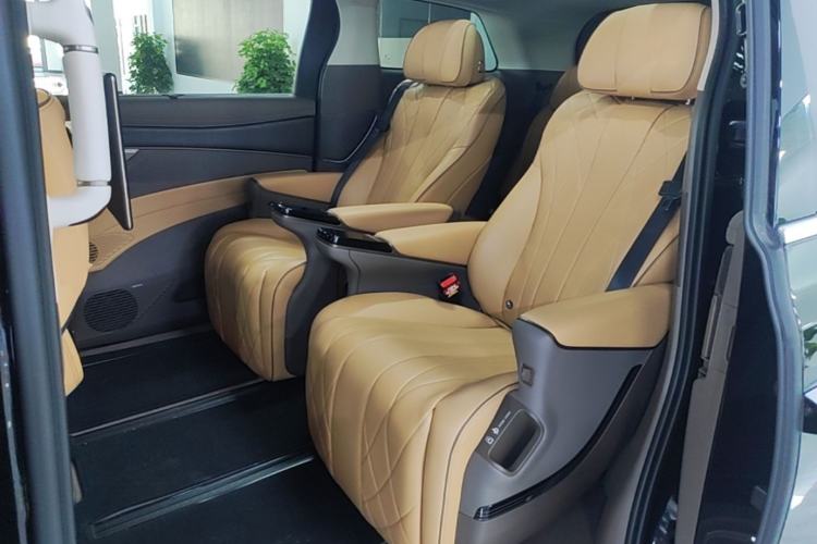 Used Denza D9 2022 DM-i 970 Four-Wheel Drive Prestige Model Left Rear Seat