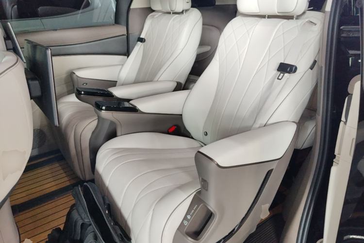 Used Denza D9 2022 DM-i 970 Four-Wheel Drive Flagship Model Left Rear Seat