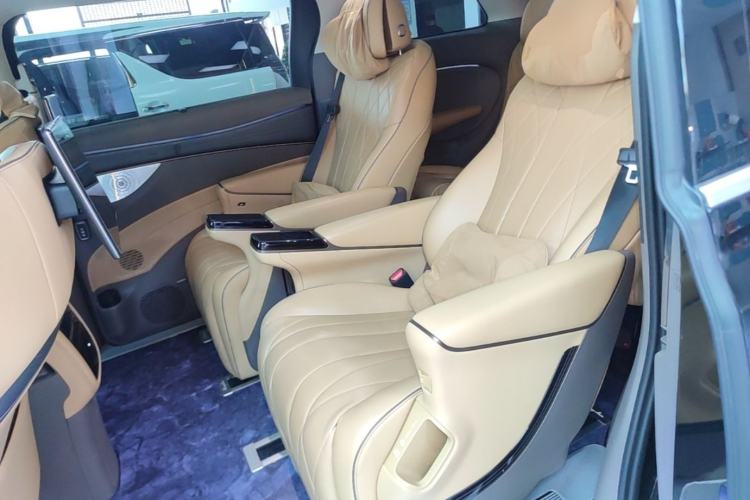 Used Denza D9 2022 DM-i 970 Four-Wheel Drive Flagship Model Left Rear Seat